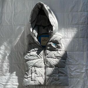 Hollister Grey Hooded Puffer Vest - M